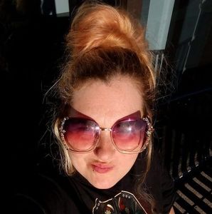 Meet your Posher, Courtney